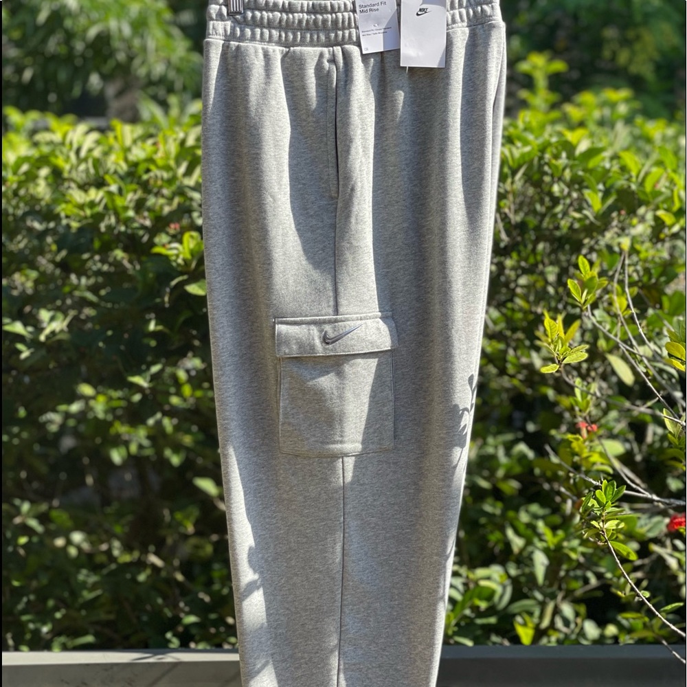 NIKE WOMENS SWOOSH MID RISE CARGO JOGGERS DN4973-063 GRAY